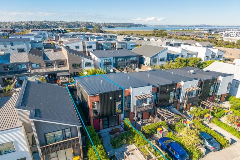 Photo of property in 21 Saltmarsh Road, Hobsonville, Auckland, 0616