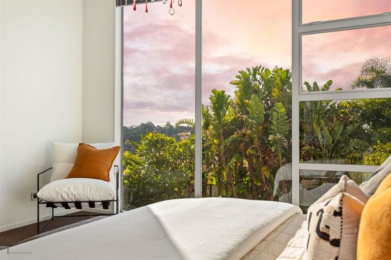 Photo of property in 7 Rangi Avenue, Schnapper Rock, Auckland, 0632