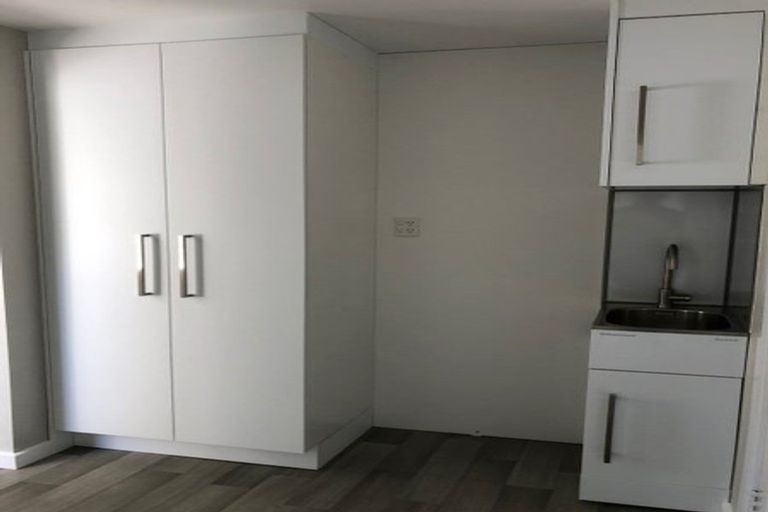 Photo of property in 27 Rugby Road, Birkenhead, Auckland, 0626