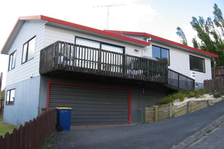 Photo of property in 1/30 Barbados Drive, Unsworth Heights, Auckland, 0632