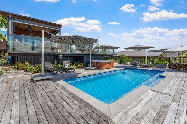 Photo of property in 32 Kahurangi Place, Snells Beach, 0920