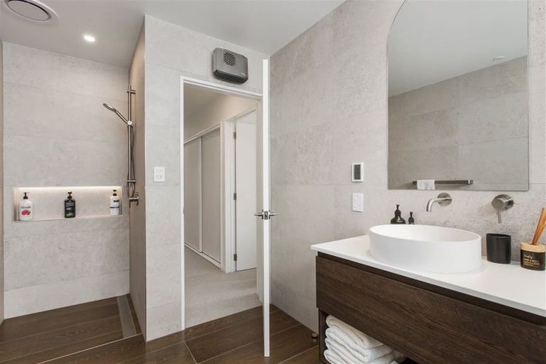 Photo of property in 2/39 Webb Street, St Albans, Christchurch, 8014