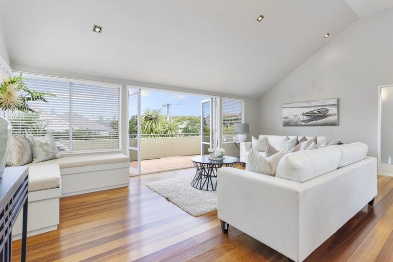 Photo of property in 2/43 Princes Street, Northcote Point, Auckland, 0627