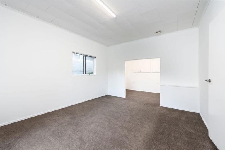 Photo of property in 59 Hanlon Crescent, Narrow Neck, Auckland, 0624