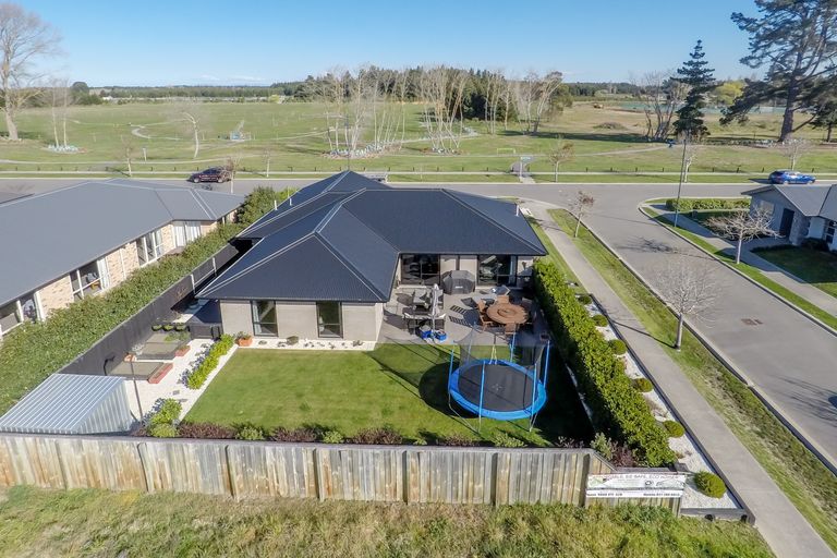 Photo of property in 2 Puriri Street, Pegasus, 7612