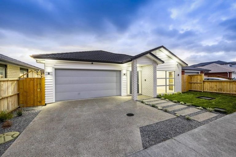 Photo of property in 35 Black Beech Crescent, Takanini, 2110