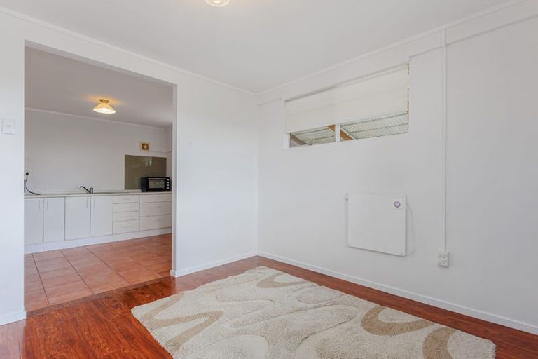 Photo of property in 1/4 Acacia Road, Torbay, Auckland, 0632
