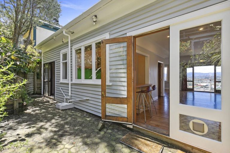 Photo of property in 59 Sutherland Road, Melrose, Wellington, 6023