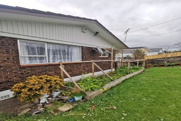 Photo of property in 1/5 Tirimoana Road, Te Atatu South, Auckland, 0602