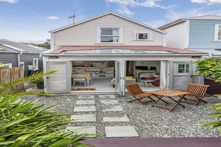 Photo of property in 62 Elizabeth Street, Mount Victoria, Wellington, 6011