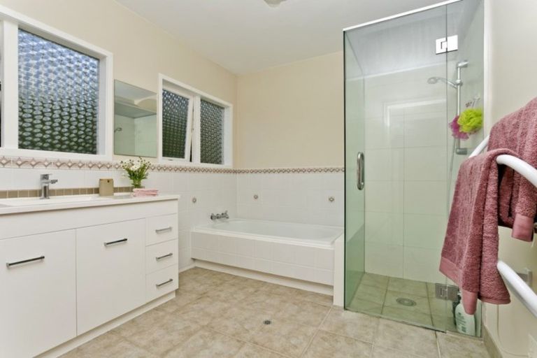 Photo of property in 25 Galaxy Drive, Mairangi Bay, Auckland, 0630