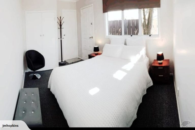 Photo of property in 98/98a Glenpark Avenue, Frankleigh Park, New Plymouth, 4310