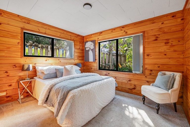 Photo of property in 16 Noeleen Street, Glenfield, Auckland, 0629