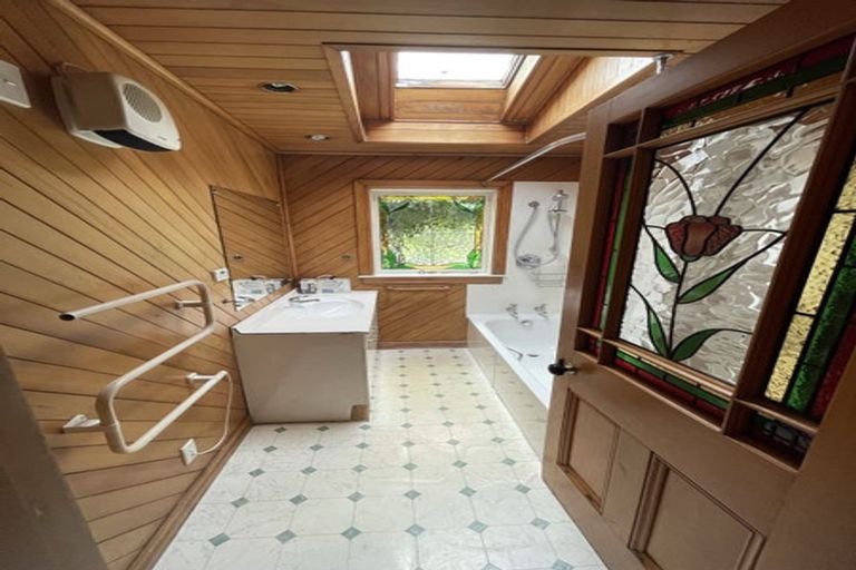 Photo of property in 135 Somerfield Street, Somerfield, Christchurch, 8024