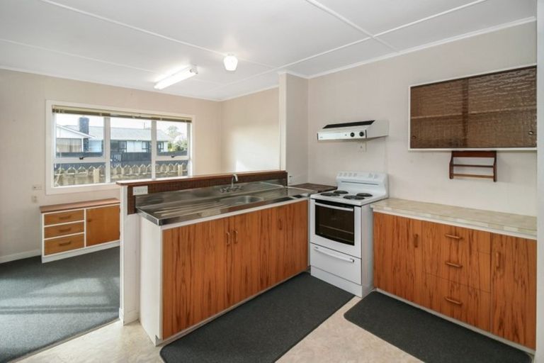 Photo of property in 15 Turakina Street, Merrilands, New Plymouth, 4312