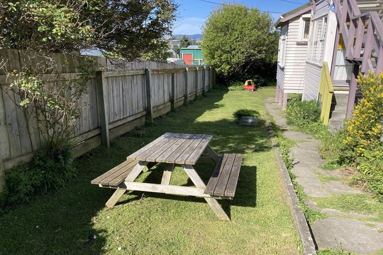 Photo of property in 87 Queens Drive, Lyall Bay, Wellington, 6022