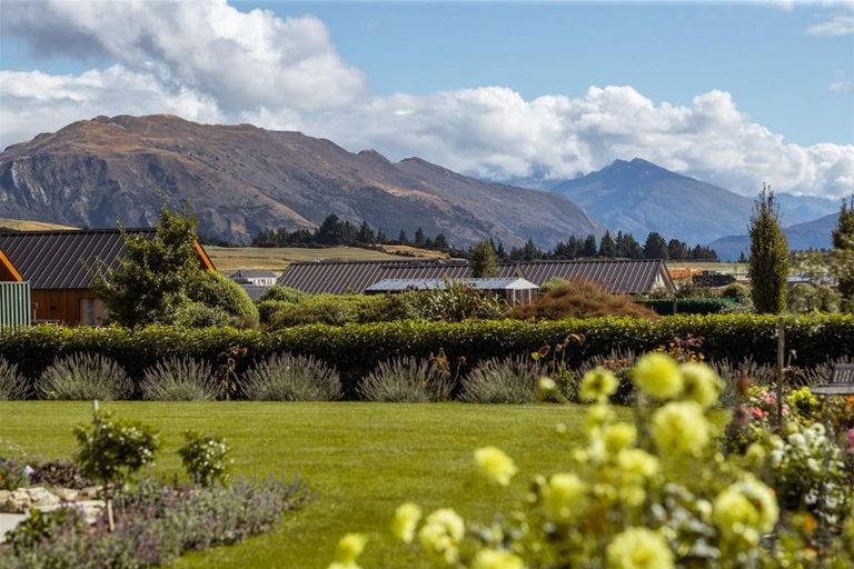 Photo of property in 2 Nokomai Street, Wanaka, 9305