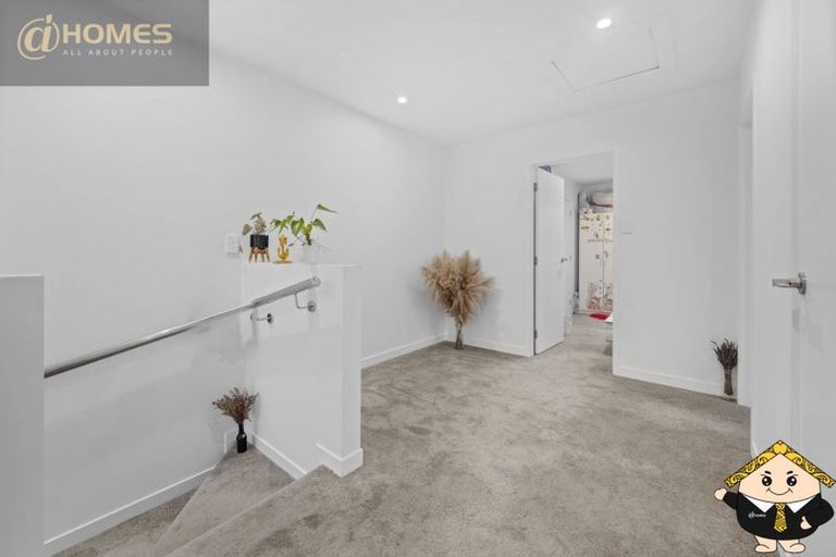 Photo of property in 5e Beach Road, Te Atatu Peninsula, 0610