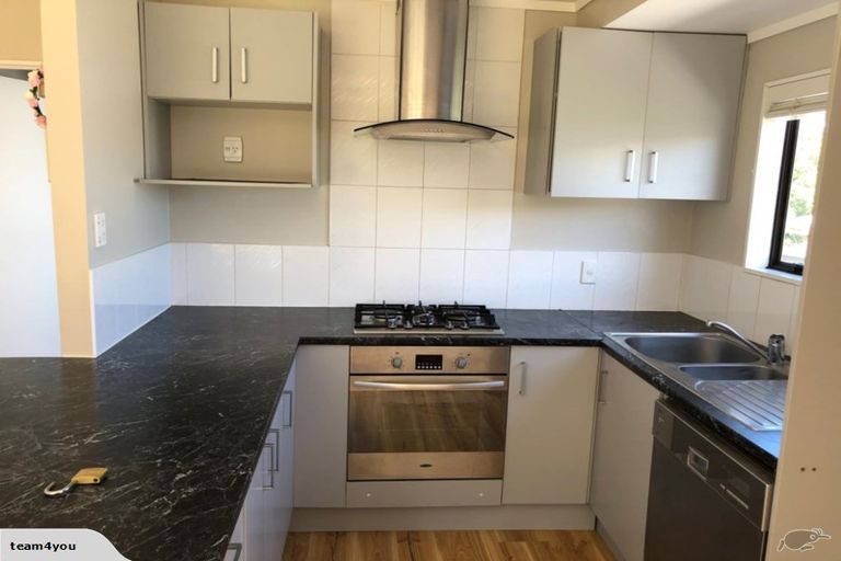 Photo of property in 2/95 Hobsonville Road, West Harbour, Auckland, 0618