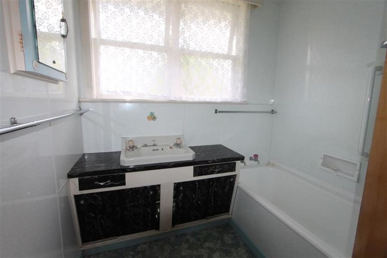 Photo of property in 12 Mawney Road, Henderson, Auckland, 0610