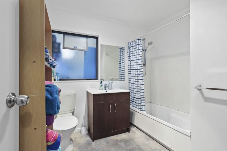 Photo of property in 49 Springs Road, Parakai, 0830