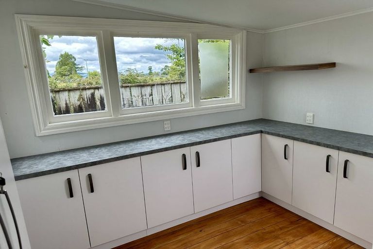 Photo of property in 42 Puriri Terrace, Roslyn, Palmerston North, 4414