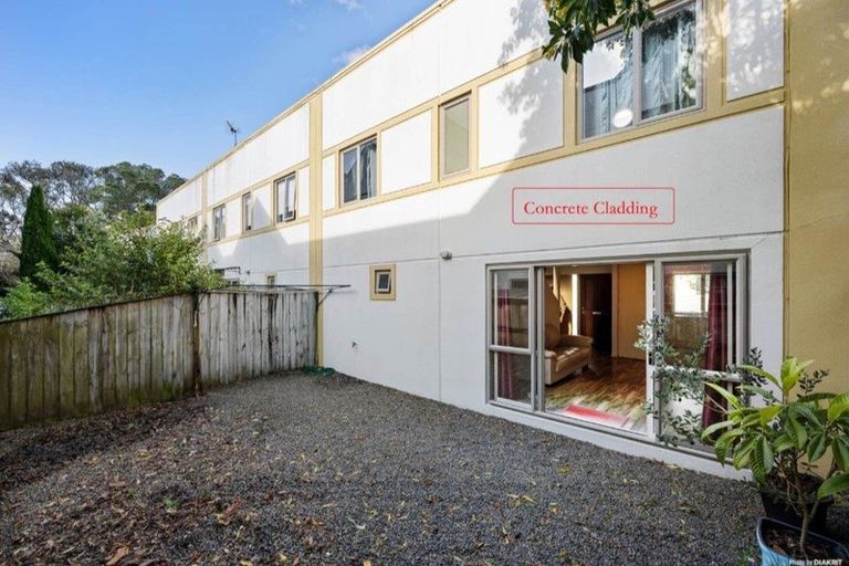Photo of property in Emery Gardens, 4/4 Ambrico Place, New Lynn, Auckland, 0600