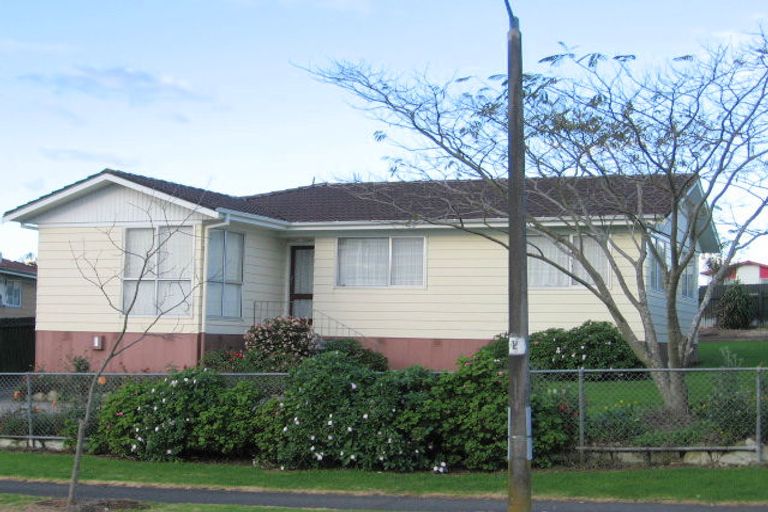 Photo of property in 8 Darnell Crescent, Clover Park, Auckland, 2019