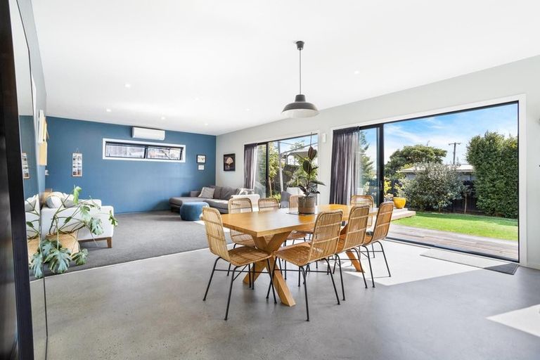 Photo of property in 3a Ward Crescent, Te Atatu Peninsula, Auckland, 0610