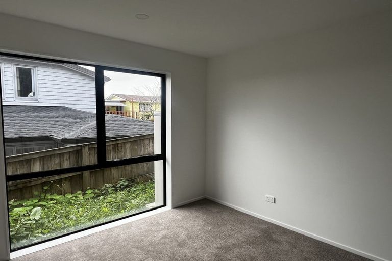 Photo of property in 9/233 Great North Road, Henderson, Auckland, 0612