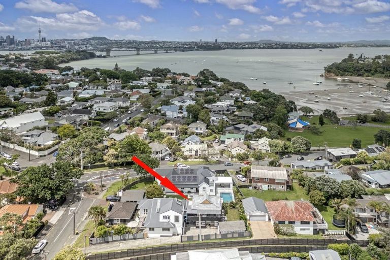 Photo of property in 10a Church Street, Northcote Point, Auckland, 0627
