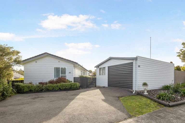 Photo of property in 35 Guadeloupe Crescent, Grenada Village, Wellington, 6037