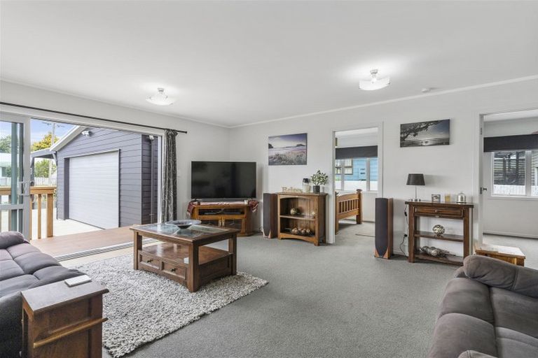 Photo of property in 18 Athenree Road, Athenree, Katikati, 3177