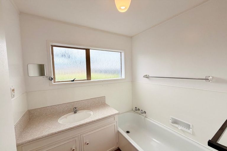 Photo of property in 2/48 Mayfair Crescent, Mairangi Bay, Auckland, 0630