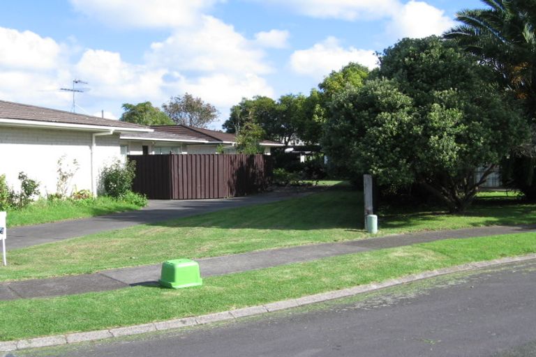 Photo of property in 3/16 Vivian Wilson Drive, Eastern Beach, Auckland, 2012