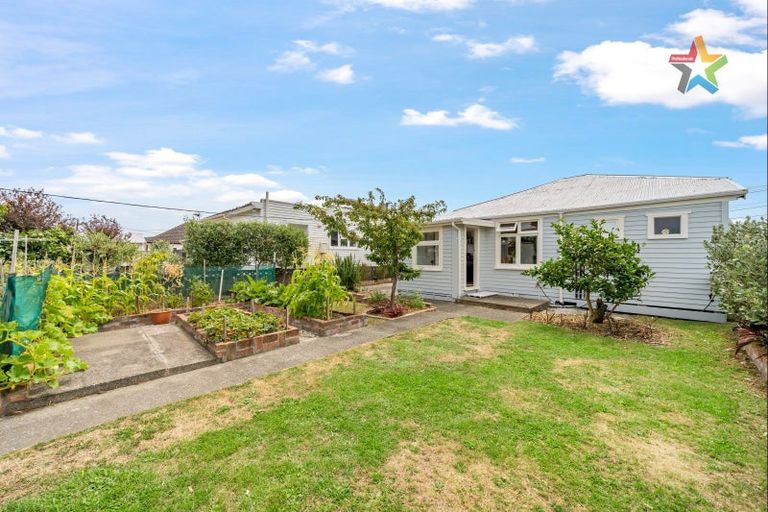 Photo of property in 9 East Street, Petone, Lower Hutt, 5012
