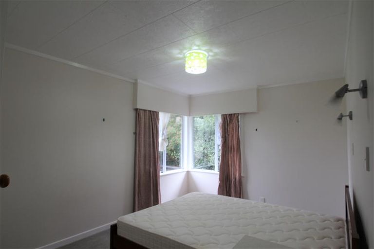 Photo of property in 60 Woodford Avenue, Henderson, Auckland, 0610