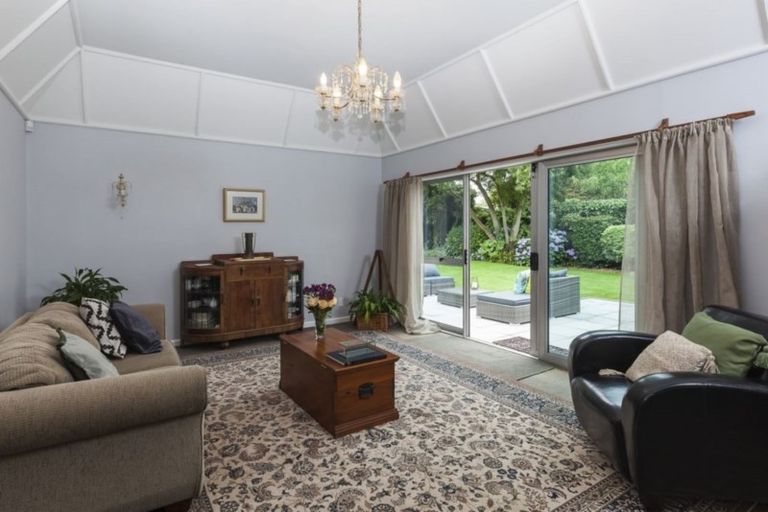 Photo of property in 15 Chepstow Avenue, Fendalton, Christchurch, 8052