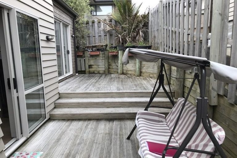 Photo of property in 24 Midhurst Avenue, Henderson, Auckland, 0612