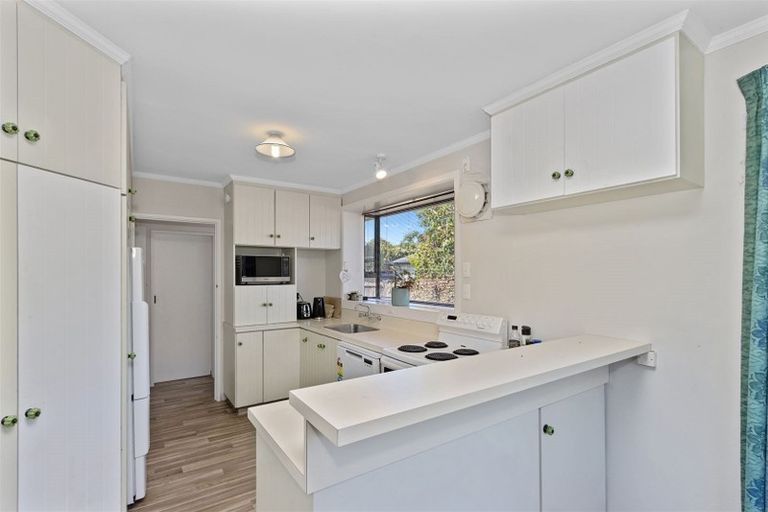 Photo of property in 4 Oldham Crescent, Halswell, Christchurch, 8025