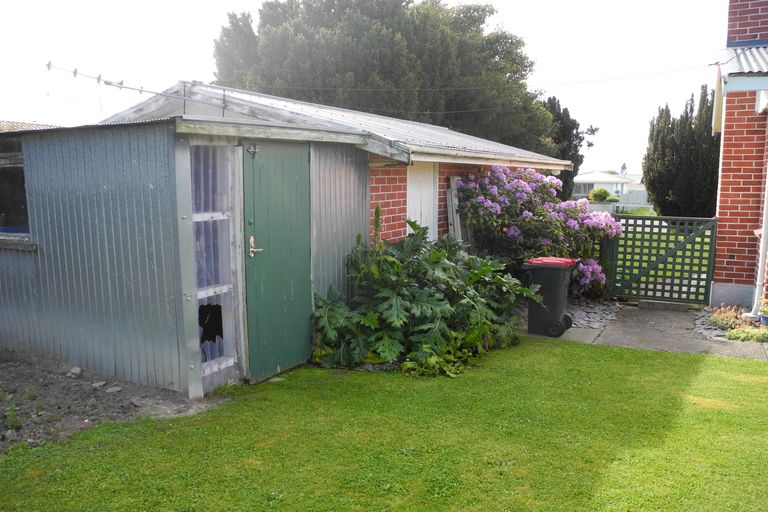 Photo of property in 2 Dixon Street, Waimate, 7924