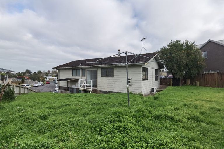 Photo of property in 16 Massine Place, Randwick Park, Auckland, 2105