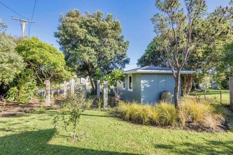 Photo of property in 18 The Avenue, Otaki Beach, Otaki, 5512