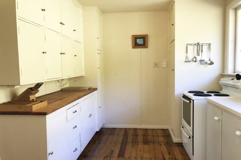 Photo of property in 9 Berkshire Grove, Cannons Creek, Porirua, 5024