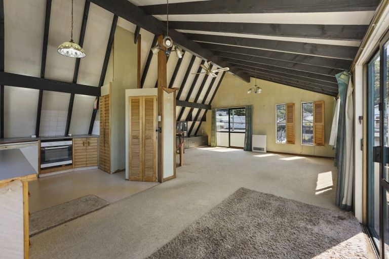 Photo of property in 201 Queens Drive, Lyall Bay, Wellington, 6022