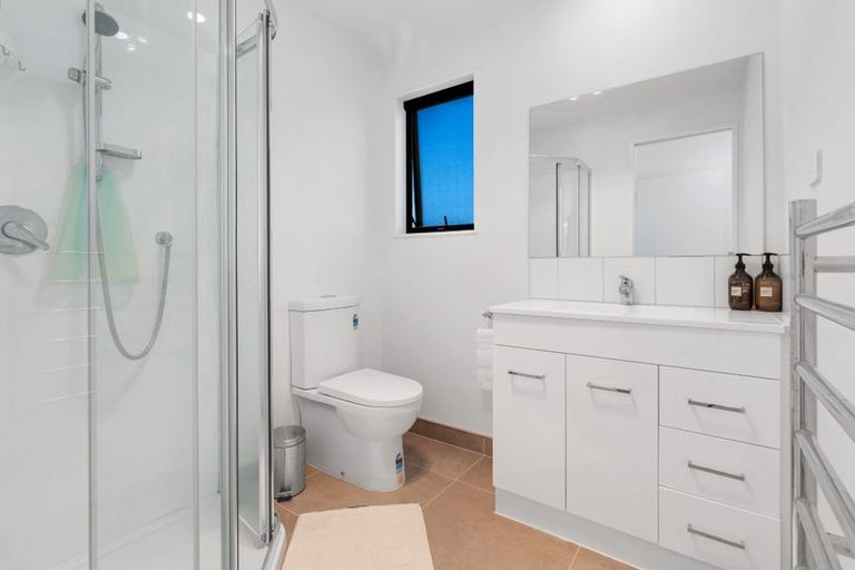 Photo of property in 14 Eileen Newey Place, Henderson, Auckland, 0612