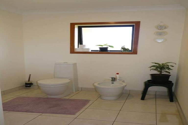 Photo of property in 70 Kirton Drive, Riverstone Terraces, Upper Hutt, 5018