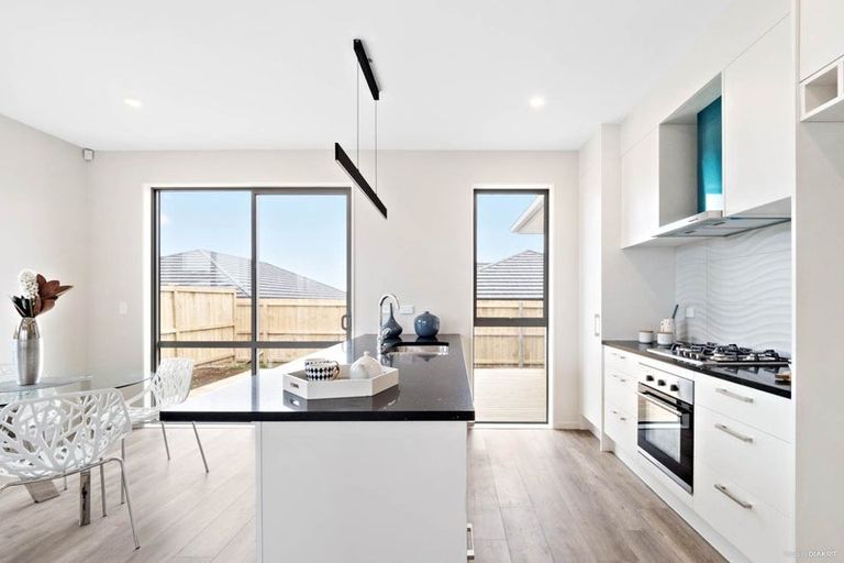 Photo of property in 16 Parton Road, Pukekohe, 2120