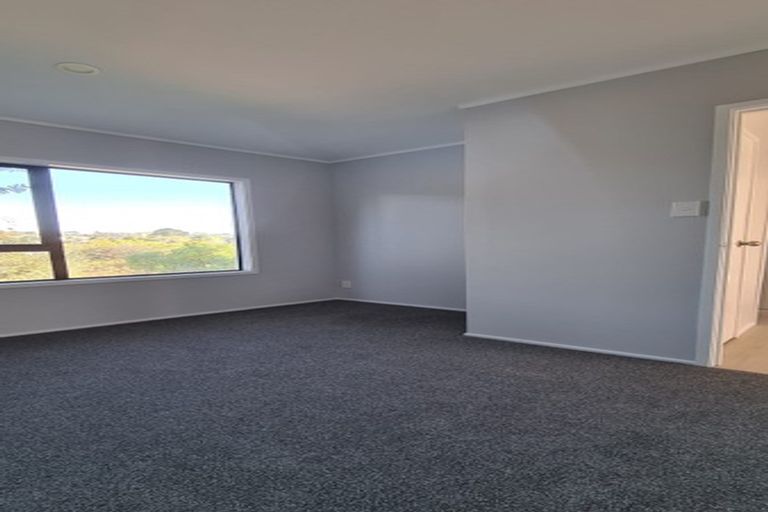 Photo of property in 2/25 Sartors Avenue, Northcross, Auckland, 0630