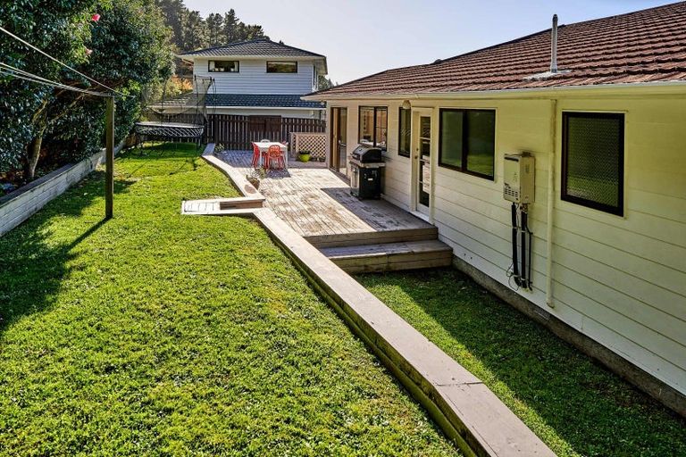Photo of property in 16 Saint Aidans Way, Tawa, Wellington, 5028